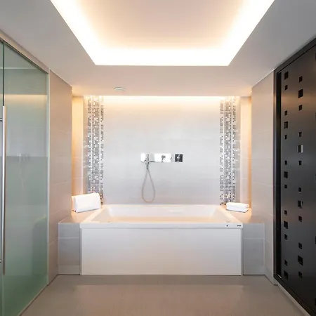 Myriad By Sana Hotel 5*