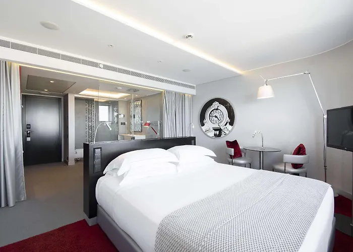 Myriad By Sana Hotel 5*