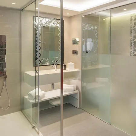 Hotel Myriad By Sana 5*
